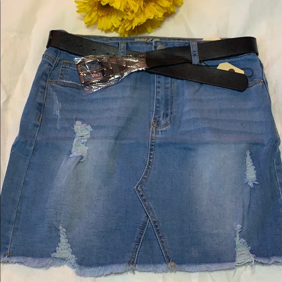 ❌DONATED❌Blue Denim Distressed Frayed Hem Jean Skirt With Black Belt - Picture 5 of 11